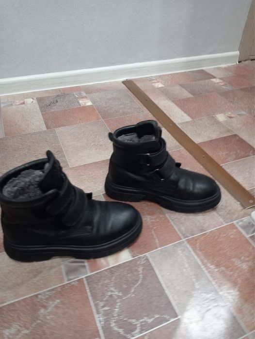 Продам детские мужские сапоги
