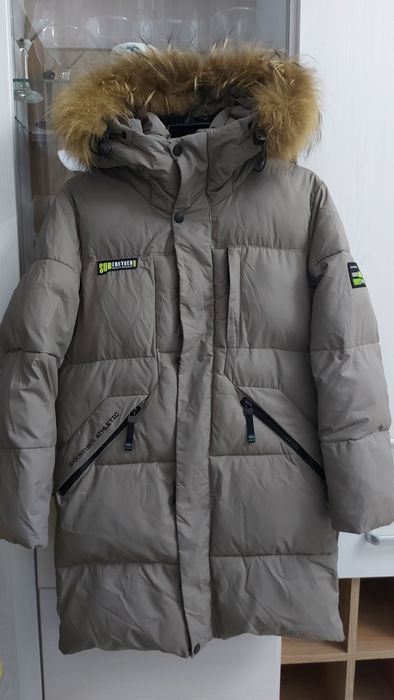 Продам зимний пуховик на мальчика р.140