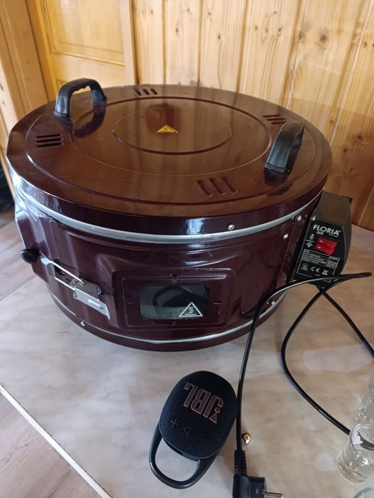 Vând cuptor electric f puțin folosit