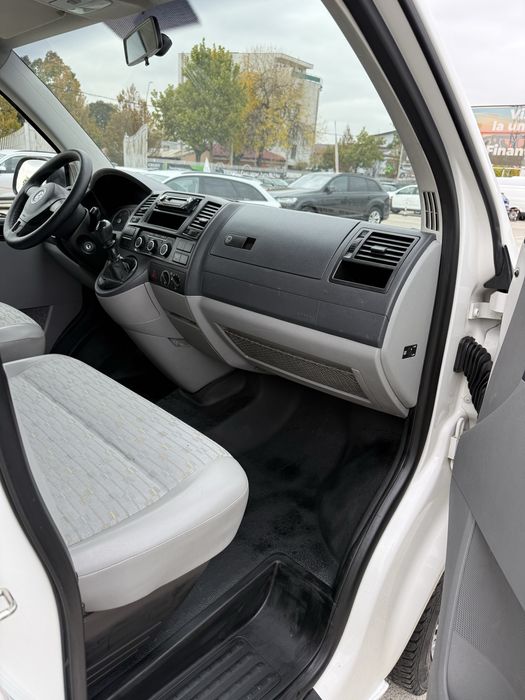 VW Transporter T5 8+1 Locuri 2011
