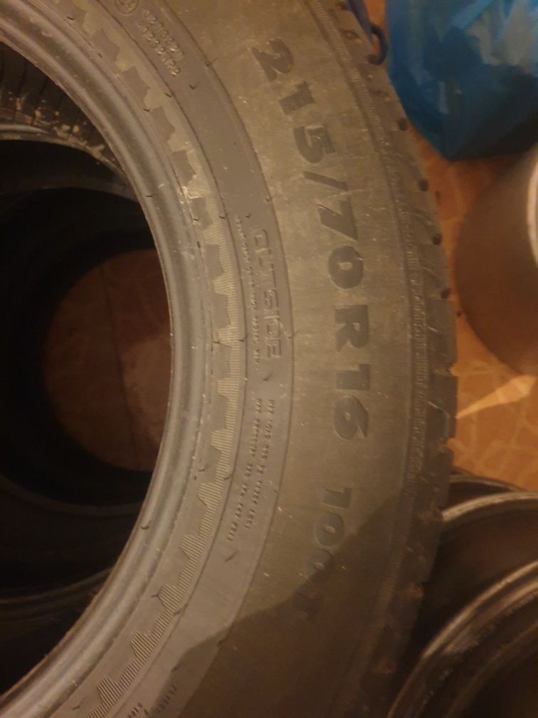 Продам шины 215/70 R16