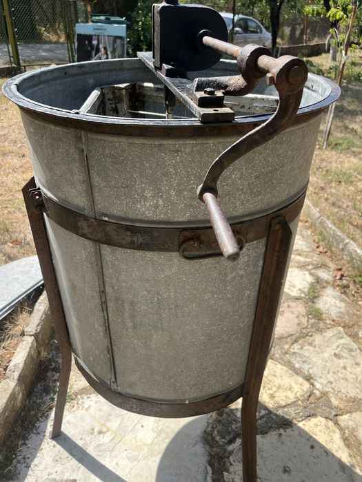 Центрофуга за мед