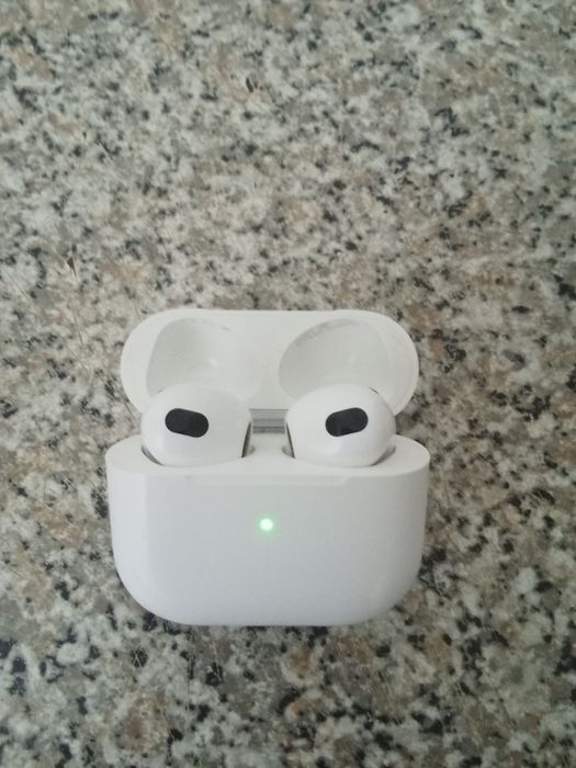 Продаются наушники Apple air pods 3