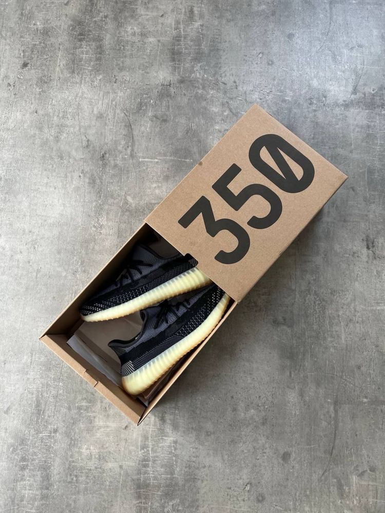 Отново Yeezy Boost 350 V2 CARBON
