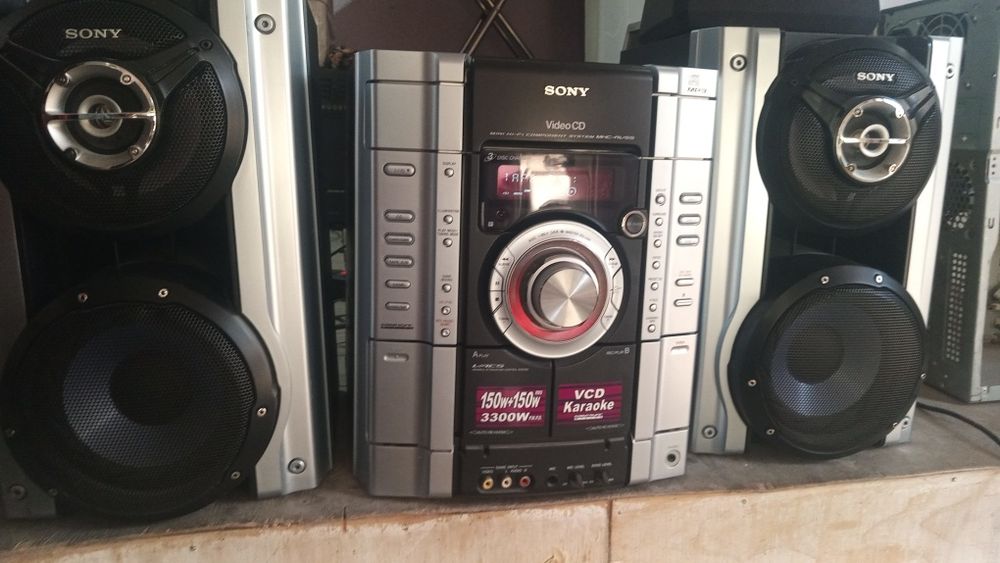 Музыкальный центр SONY.