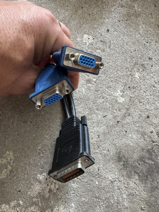 Adaptor DVI to 2 x VGA