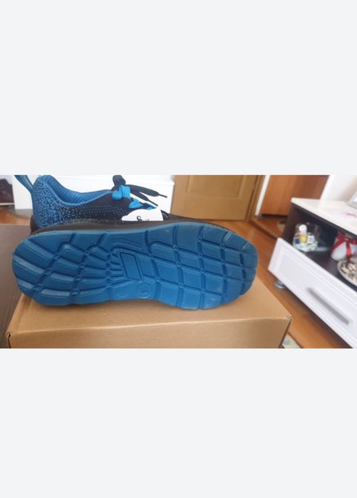 Pantofi de lucru cu bombeu