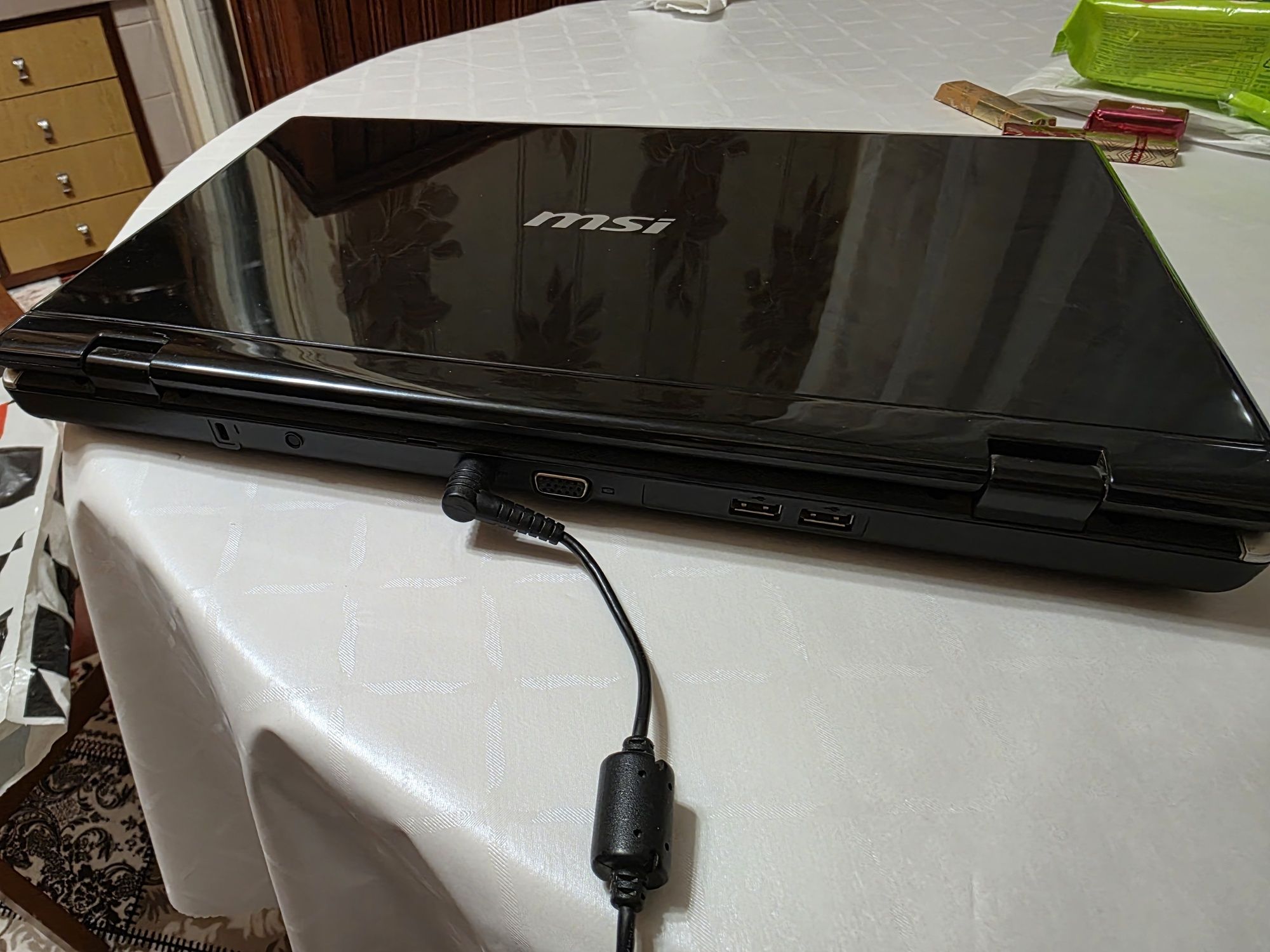 Лаптоп MSI    . .