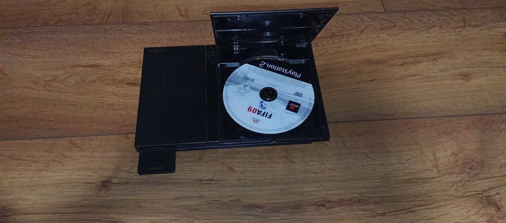 Playstation 2  stare forte buna are si fifa 9 pe el