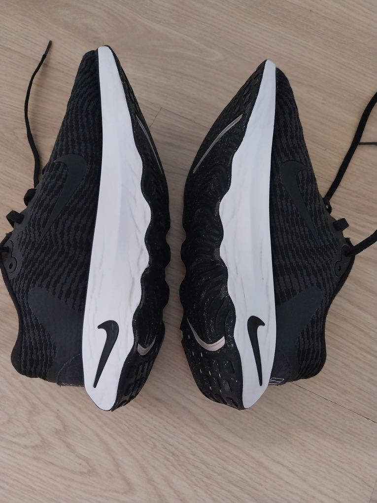 Дамски маратонки Nike Motiva