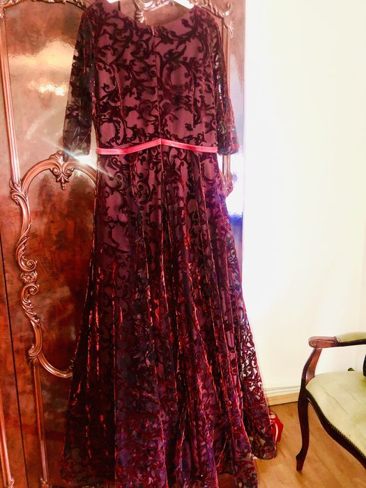 Rochie brodata din catifea