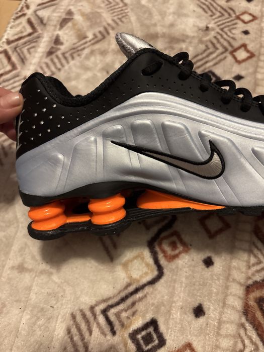 NIKE W SHOX R4 с омекотена подметка! Орегинални