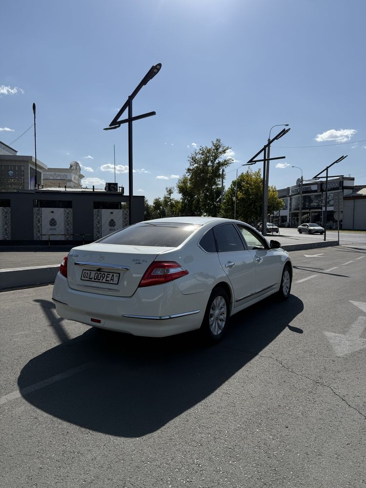 Nissan tiana sotiladi