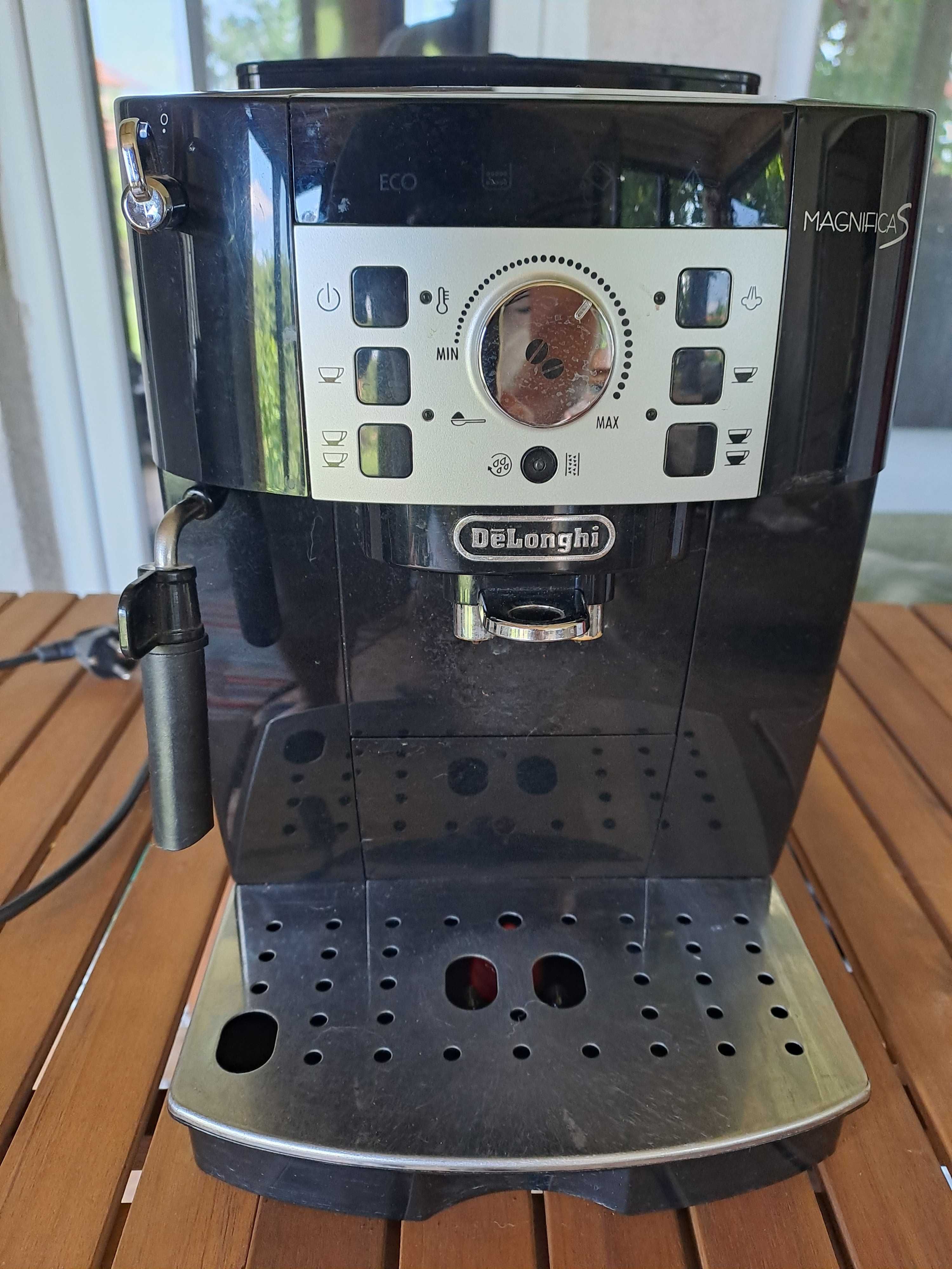 Кафеавтомат машина Delonghi Magnifica S