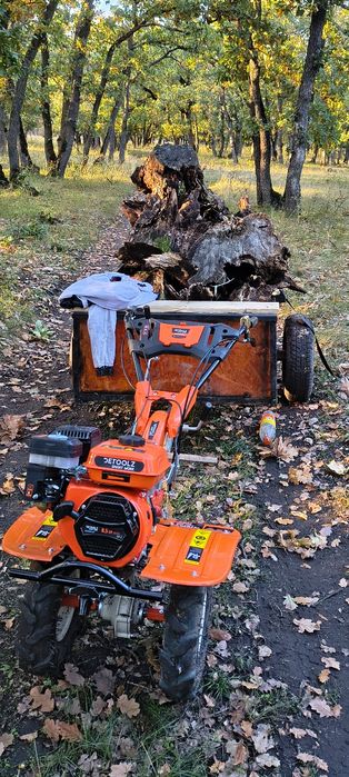 Vand motocultor cu tot cu carucior