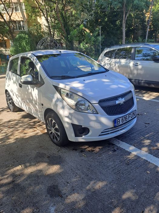 Vând chevrolet spark