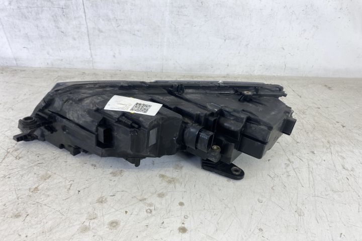 Фар Дясно Оригинален Лед Повреден Шкода / Skoda Octavia 3 Десен оригин