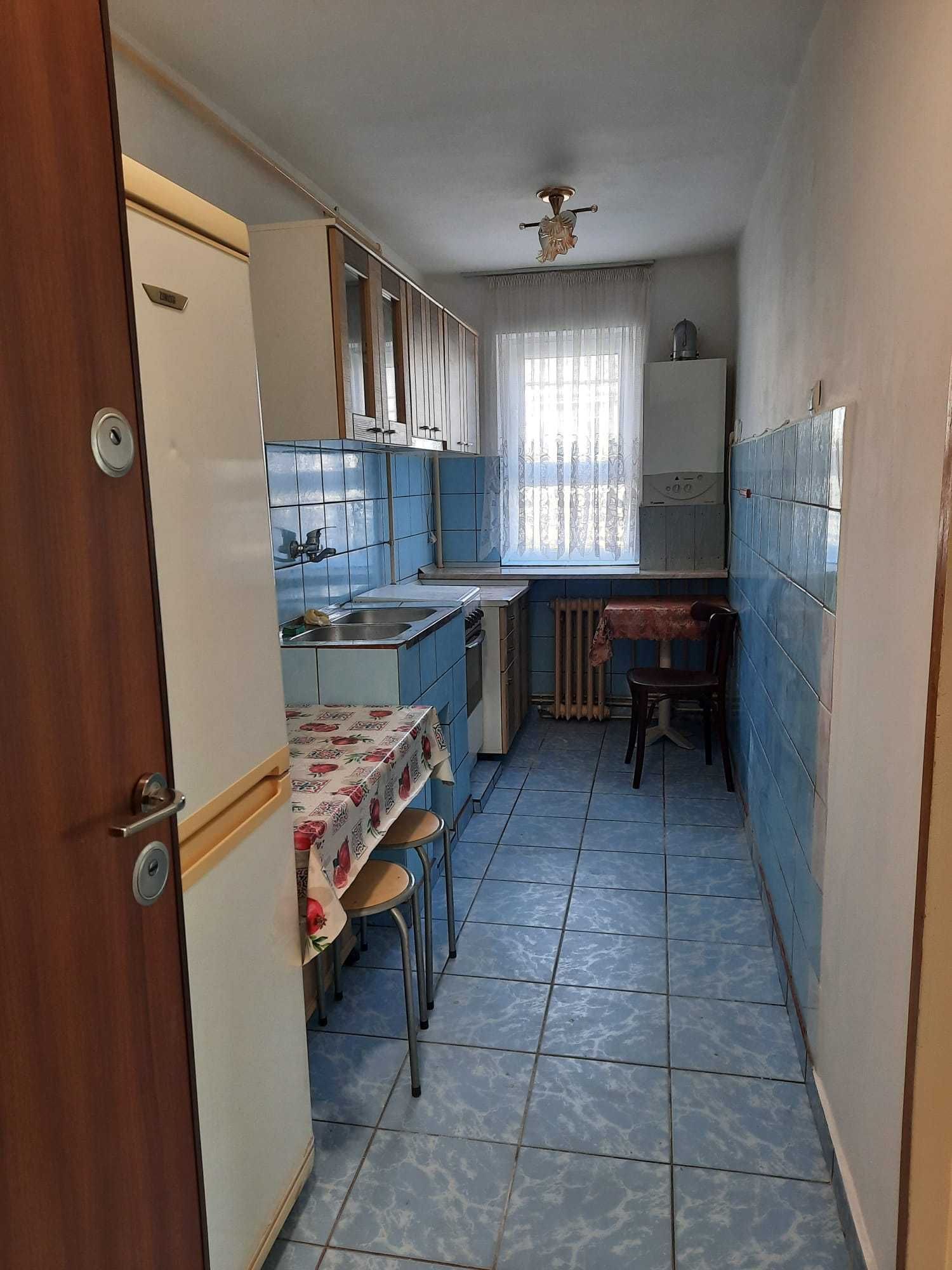 Apartament 3 camere de închiriat