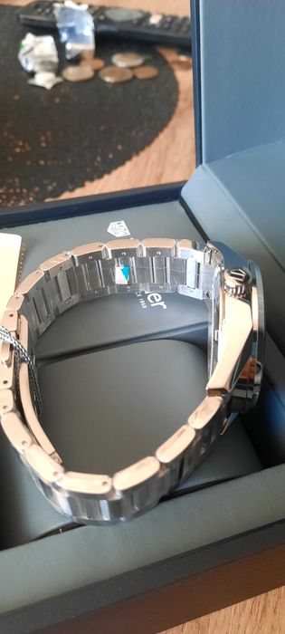 Tag heuer чисто нов с лепенките