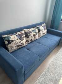Раскладной диван с подушками
