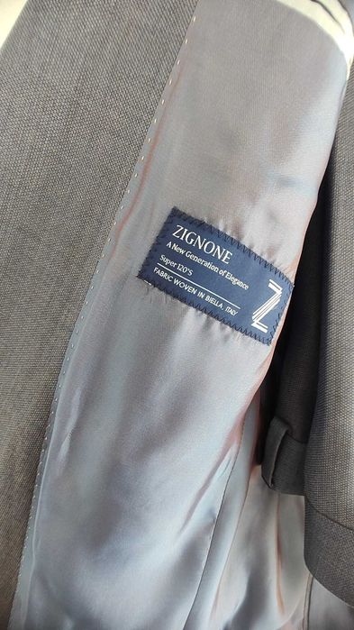 Vand costum Seroussi nou, culoare gri, marime 44