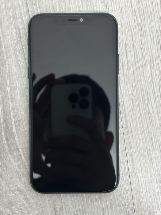 Iphone 11 100%.   .