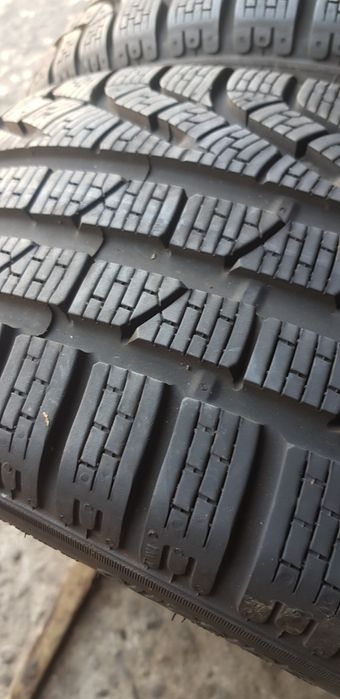 НОВИ ЗИМНИ-2022г./41с.-18цола-225/40-1бр.-170лв."PIRELLI "