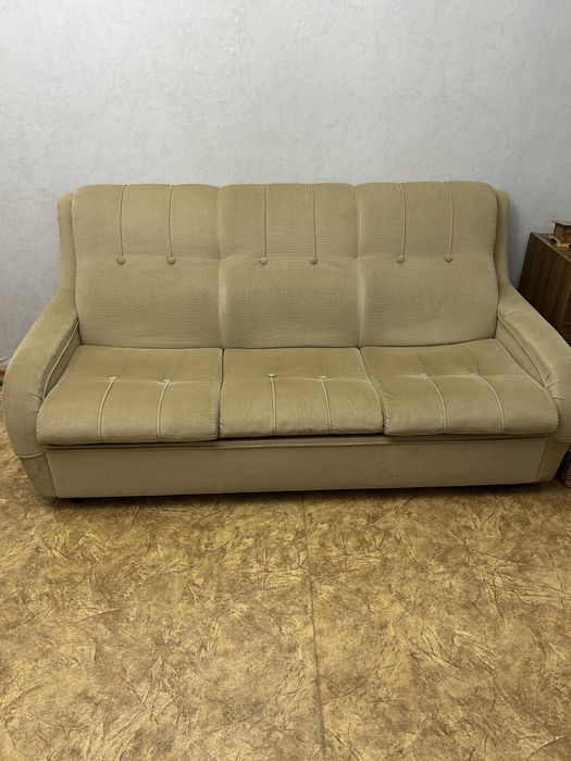 Вельветовый диван с двумя креслами