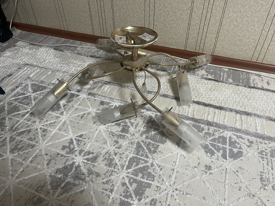 Продам люстру в хорошем состлян