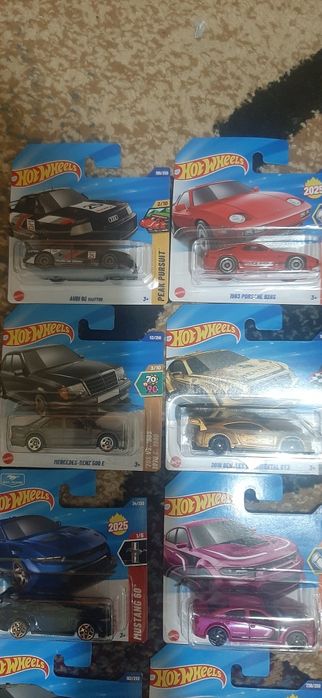 Vând 14 machete Hotwheels impecabile la 115 ron.