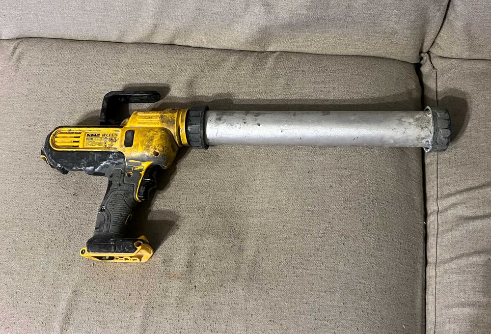 Pistol electric DeWalt DCE580 18V aplicare adezivi si etansanti