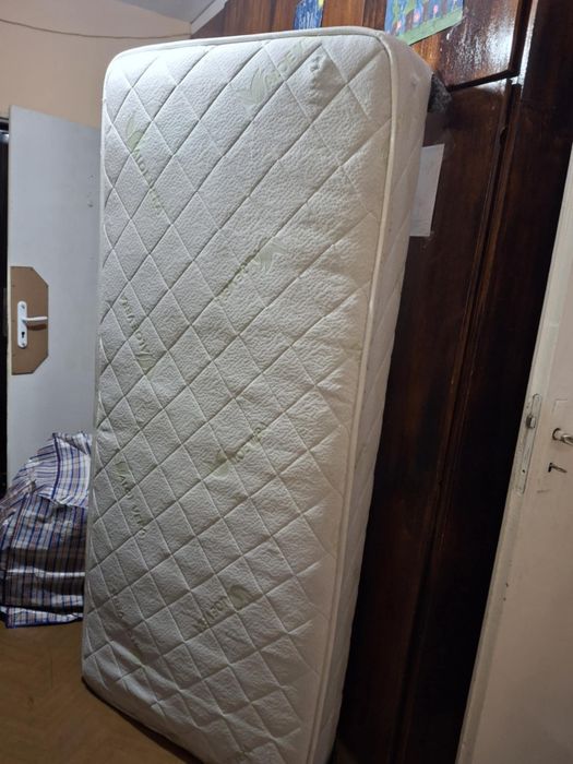 Два единични матраци