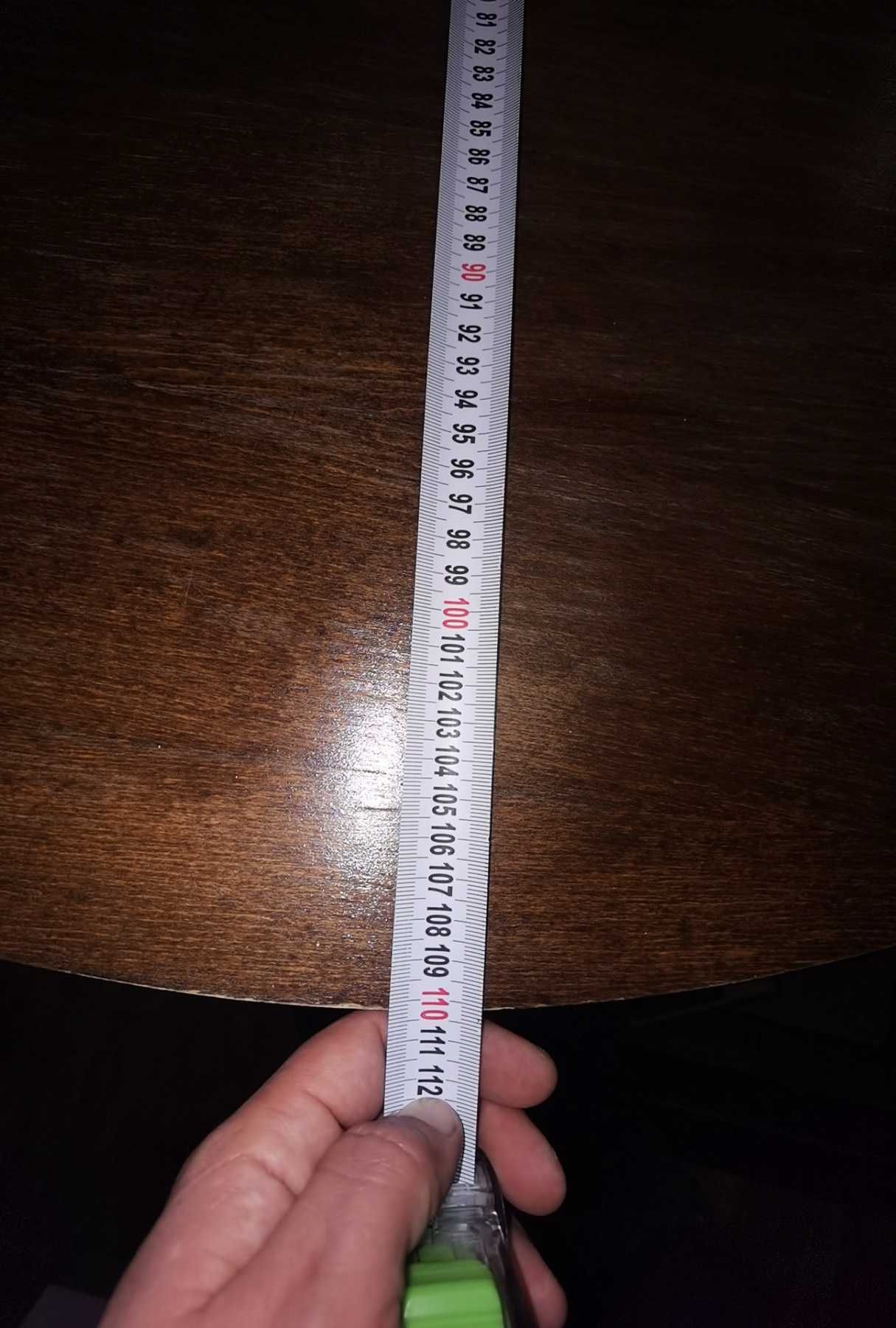 Кръгла масивна маса с диаметър 110 см.