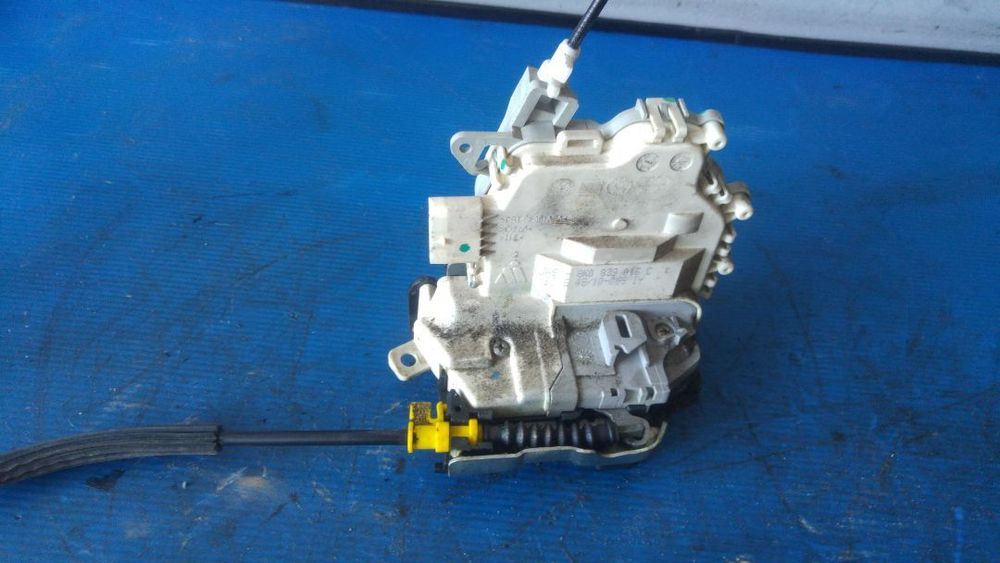 broasca incuietoare usa stanga spate audi a4 b8 8k0839015c