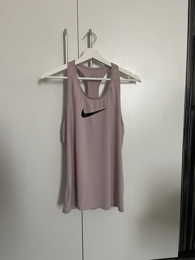 Три броя потника Nike