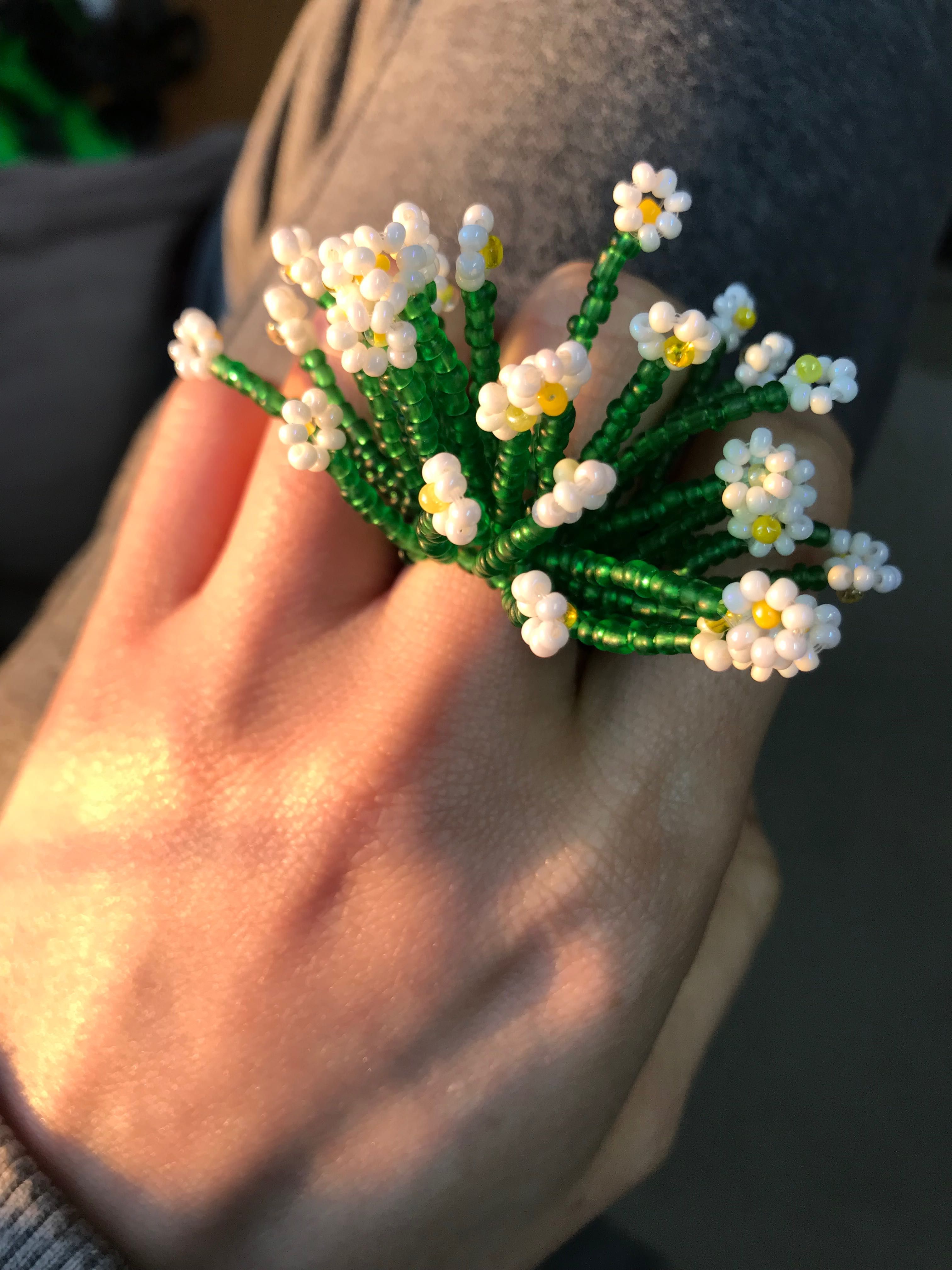 Кольцо из бисера цветочный букет
