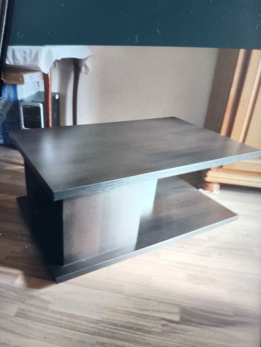 Masă living dining sau comodă pentru TV. Masa este noua, este pe role