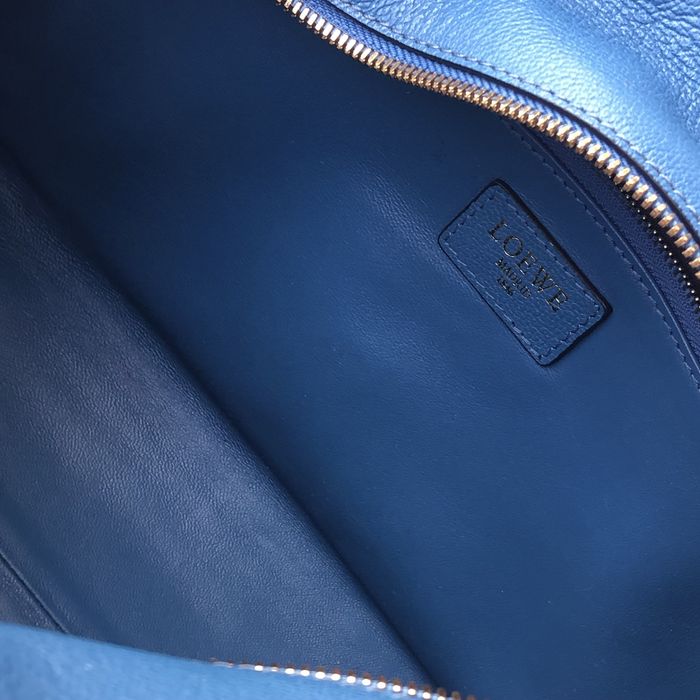 Чанта от естествена кожа по модел на марката Loewe