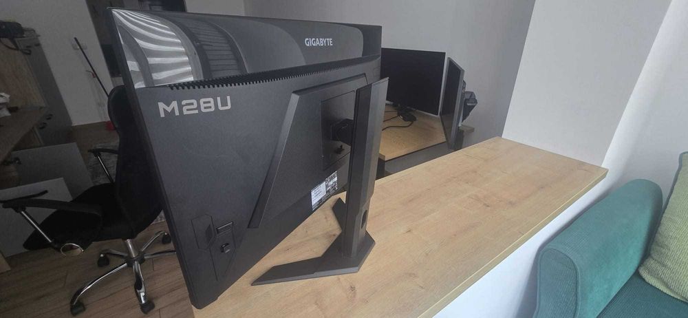 Monitor Gigabyte 28", 4K, 1ms, 144Hz, FreeSync Premium Pro.