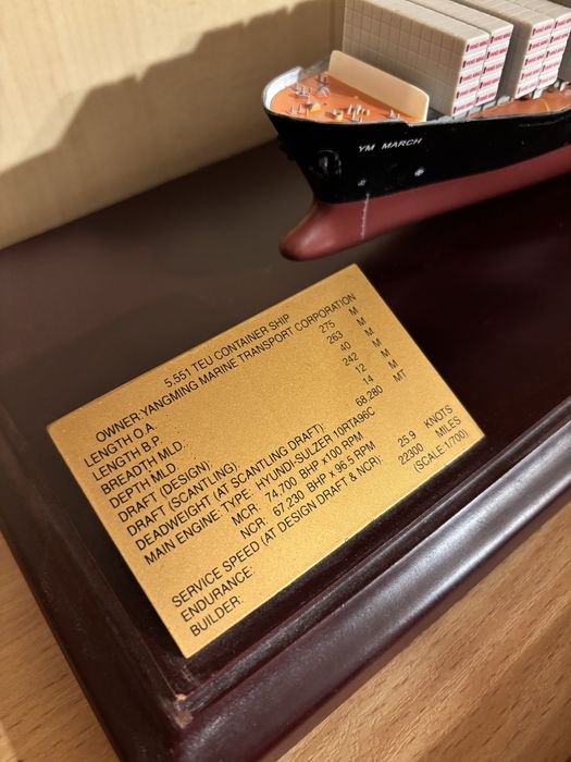 Макет на кораб с кутия