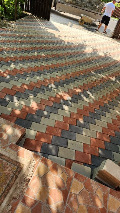 Vand pavaj borduri Simetrica la cele mai mici preturi ofer și montaj!