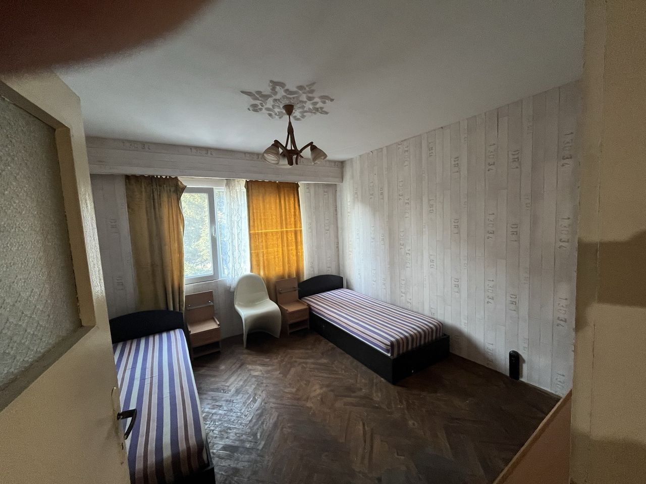 Дава се под наем Четиристаен апартамент в Варна, Цветен квартал - 100 кв.м за 510 € - Снимка #6