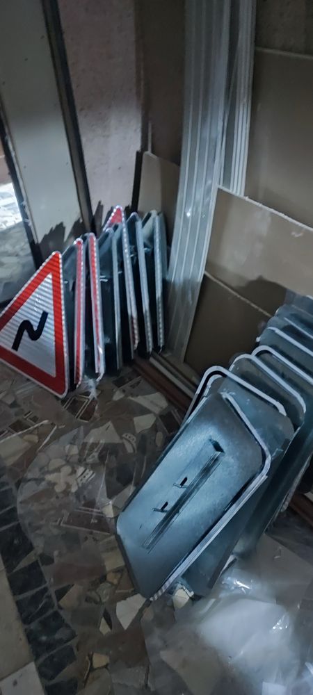 Yonadigan Znak Yo'l belgilari Знак отражает все размер и вид