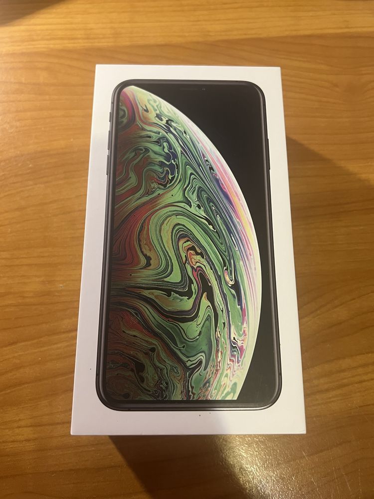 Iphone XS Max 64GB + допълнително предно стъкло + кейсове