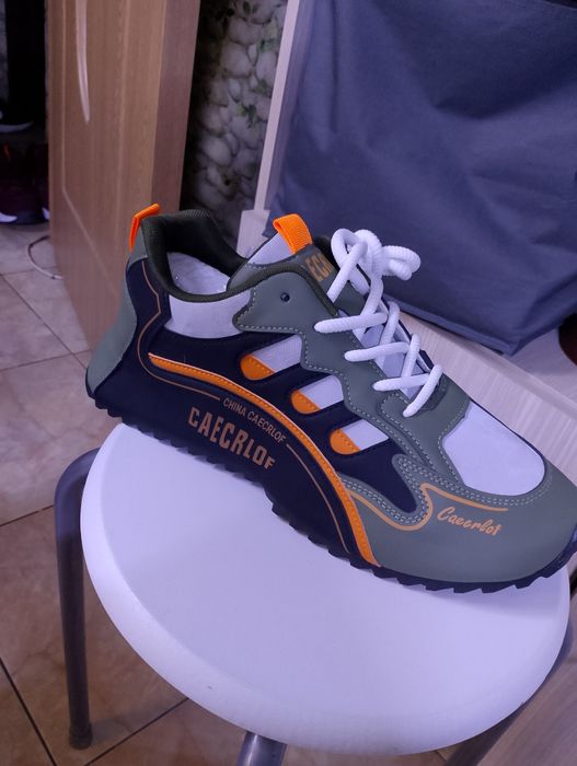 Adidași măsură 45 noi