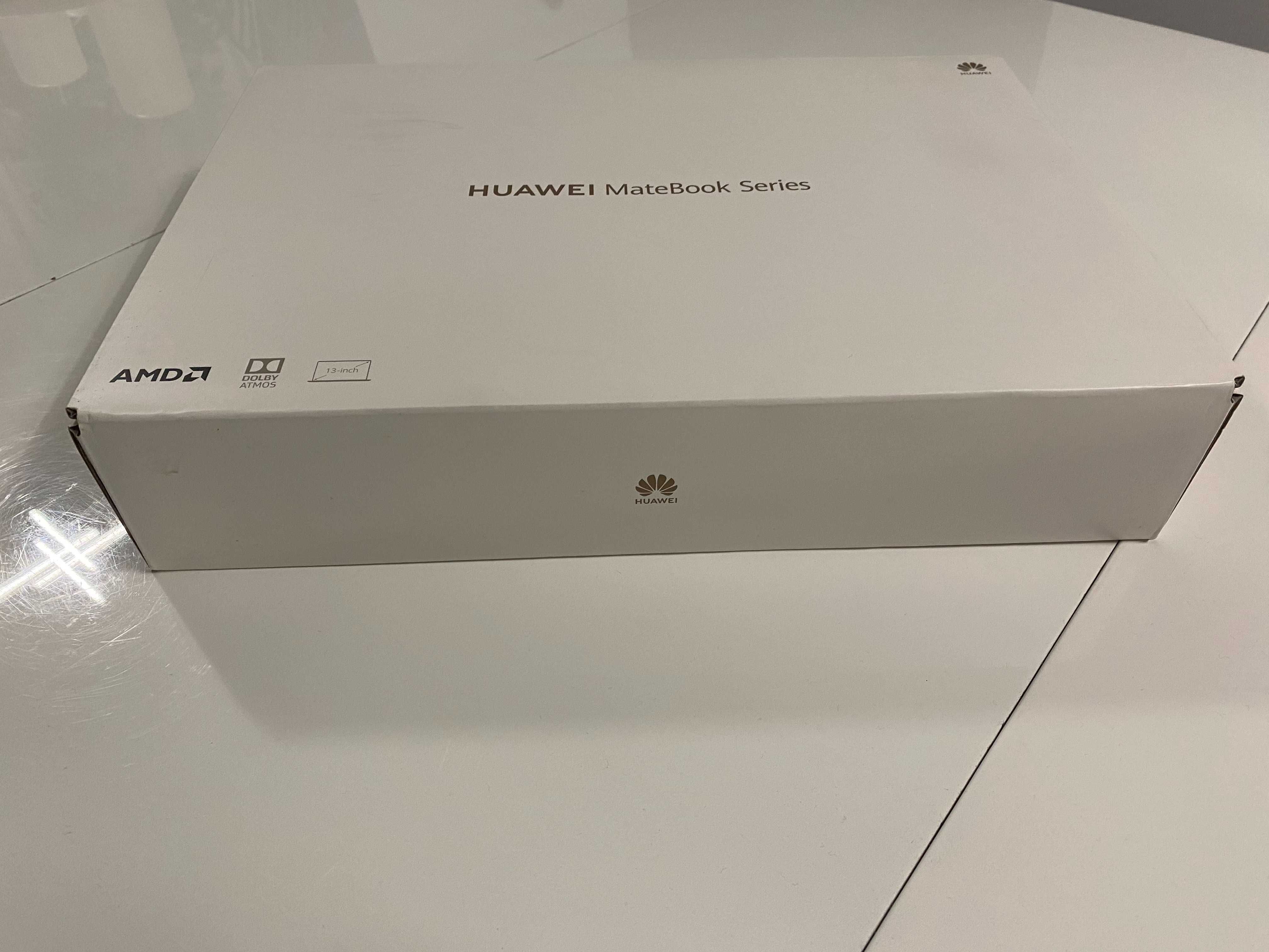 HUAWEI MateBook 13, RAM: 8GB, 256 SSD(Немскa Клавиатура, без Windows)