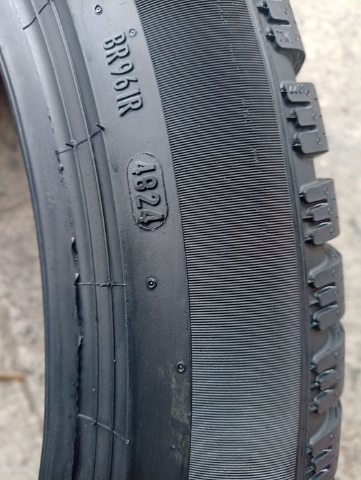 O anvelopa de iarna ca si noua Pirelli 285/40 R23 dot 4824