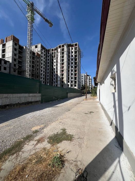 Бадамзар земельной участок 7соток под любой вид строительства срочно