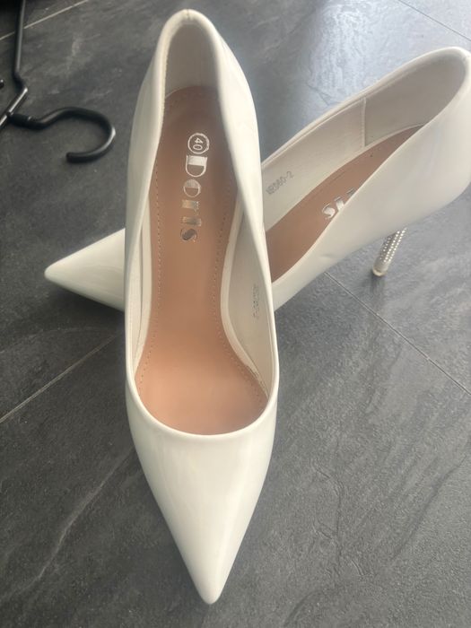 Дамски обувки на висок ток