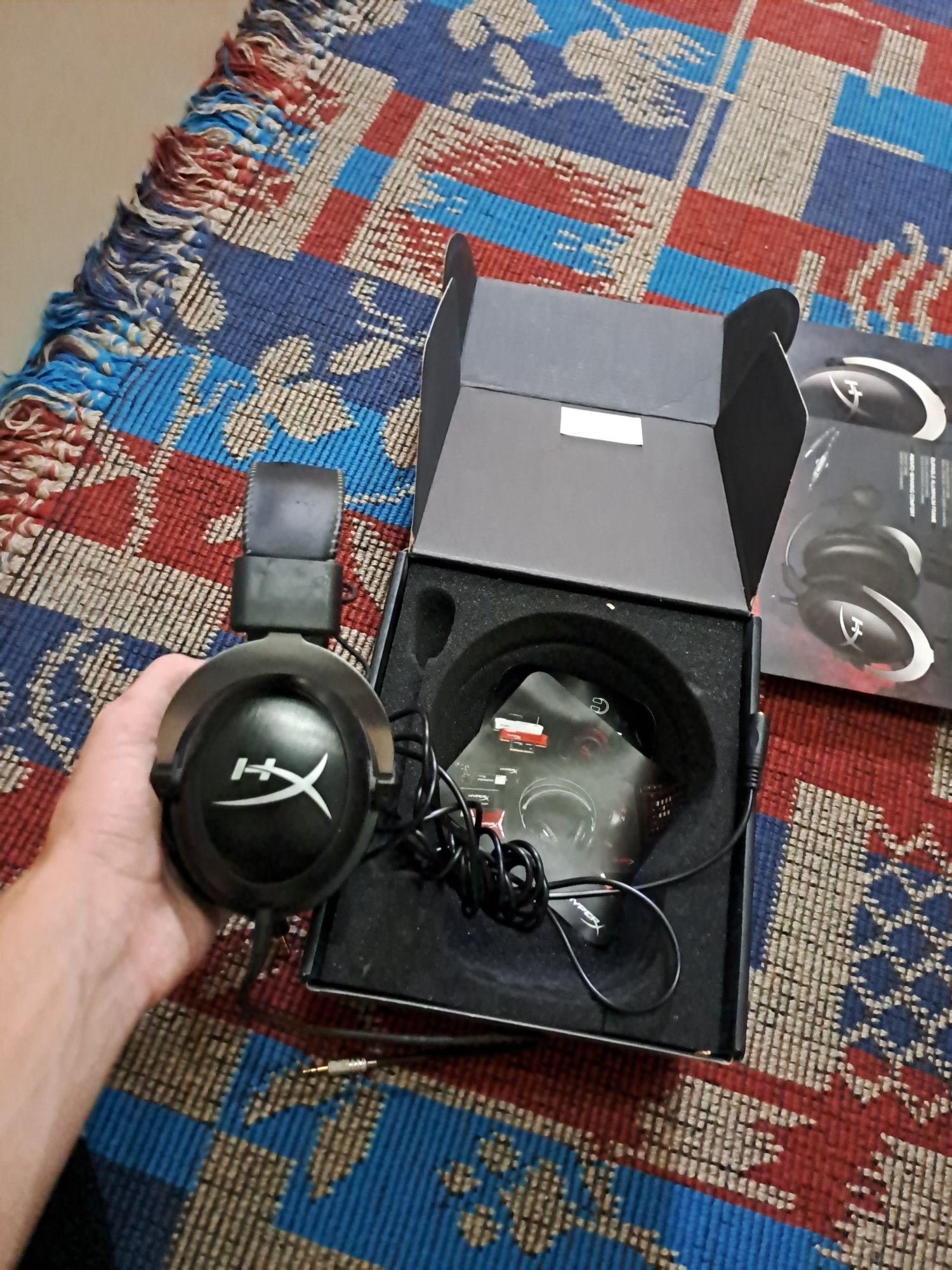 Наушники hyperX.    .